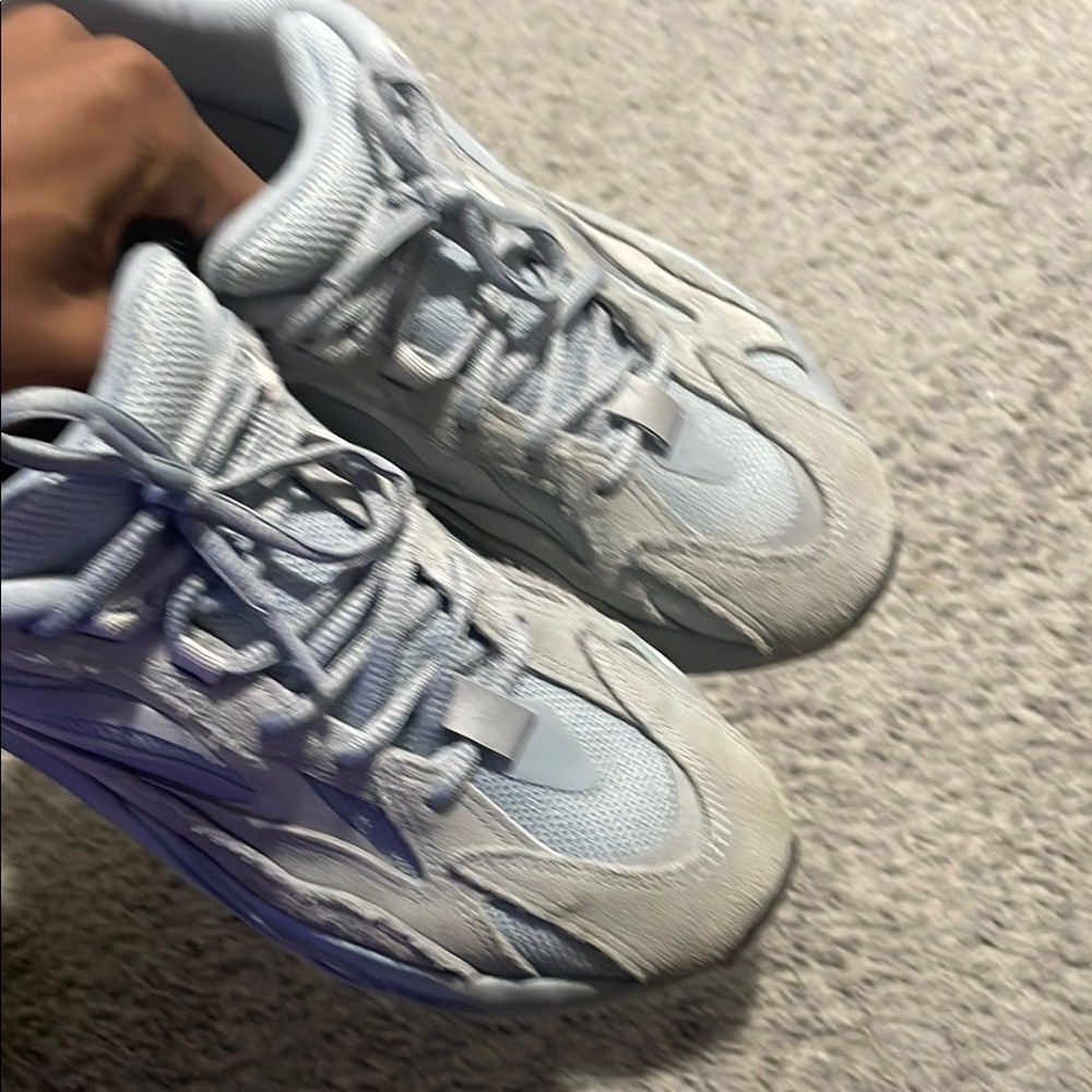Size 9 hospital blue yeezys